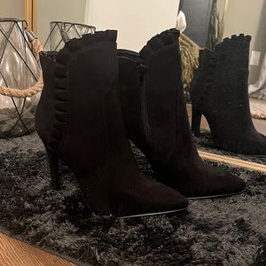 Shoe dazzle faux suede boots